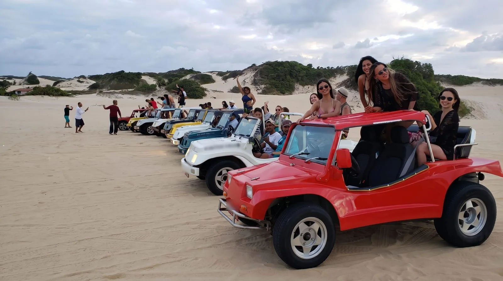 Frota de buggies nas dunas - Litoral Norte